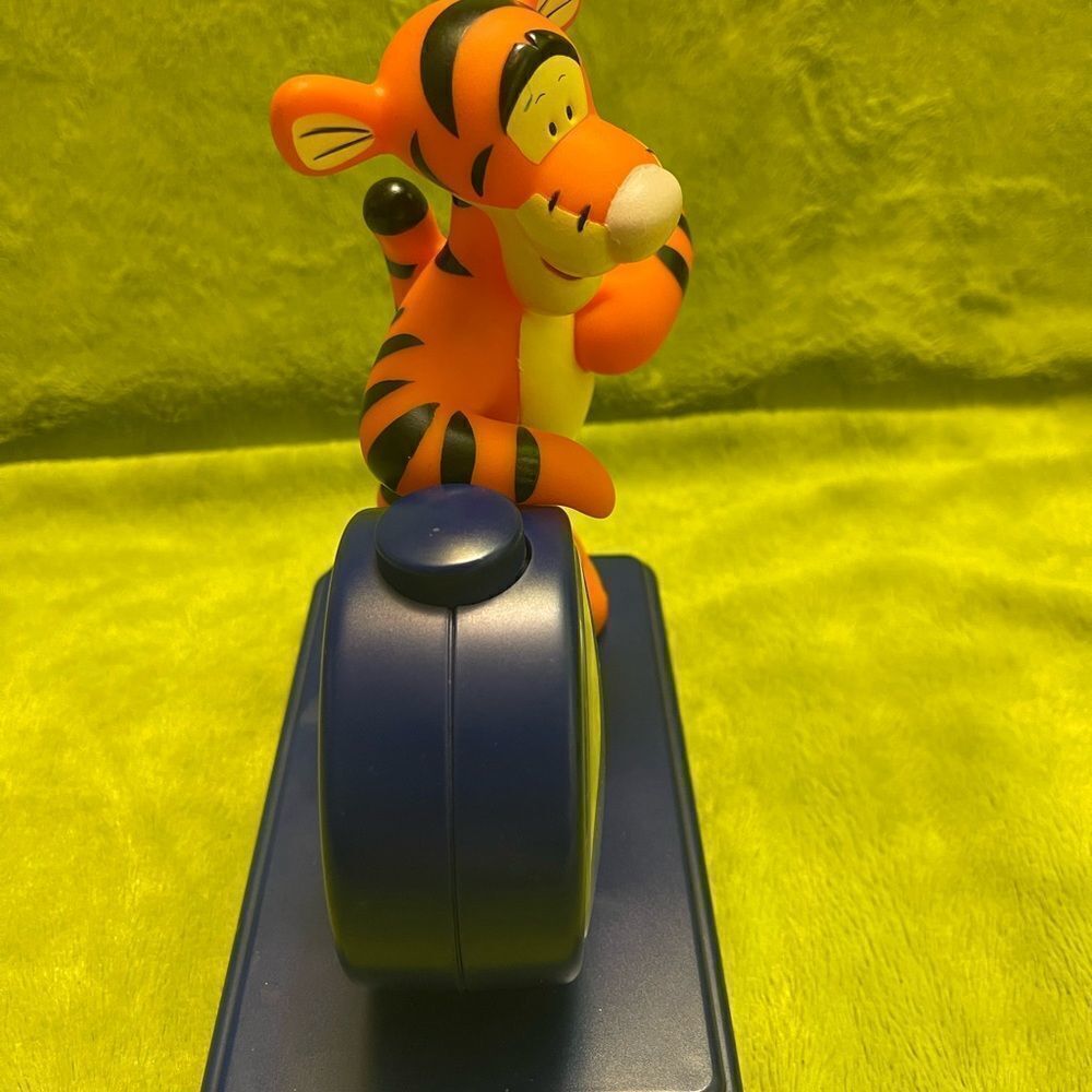 Disney Tigger Analog Clock - Picture 5 of 6